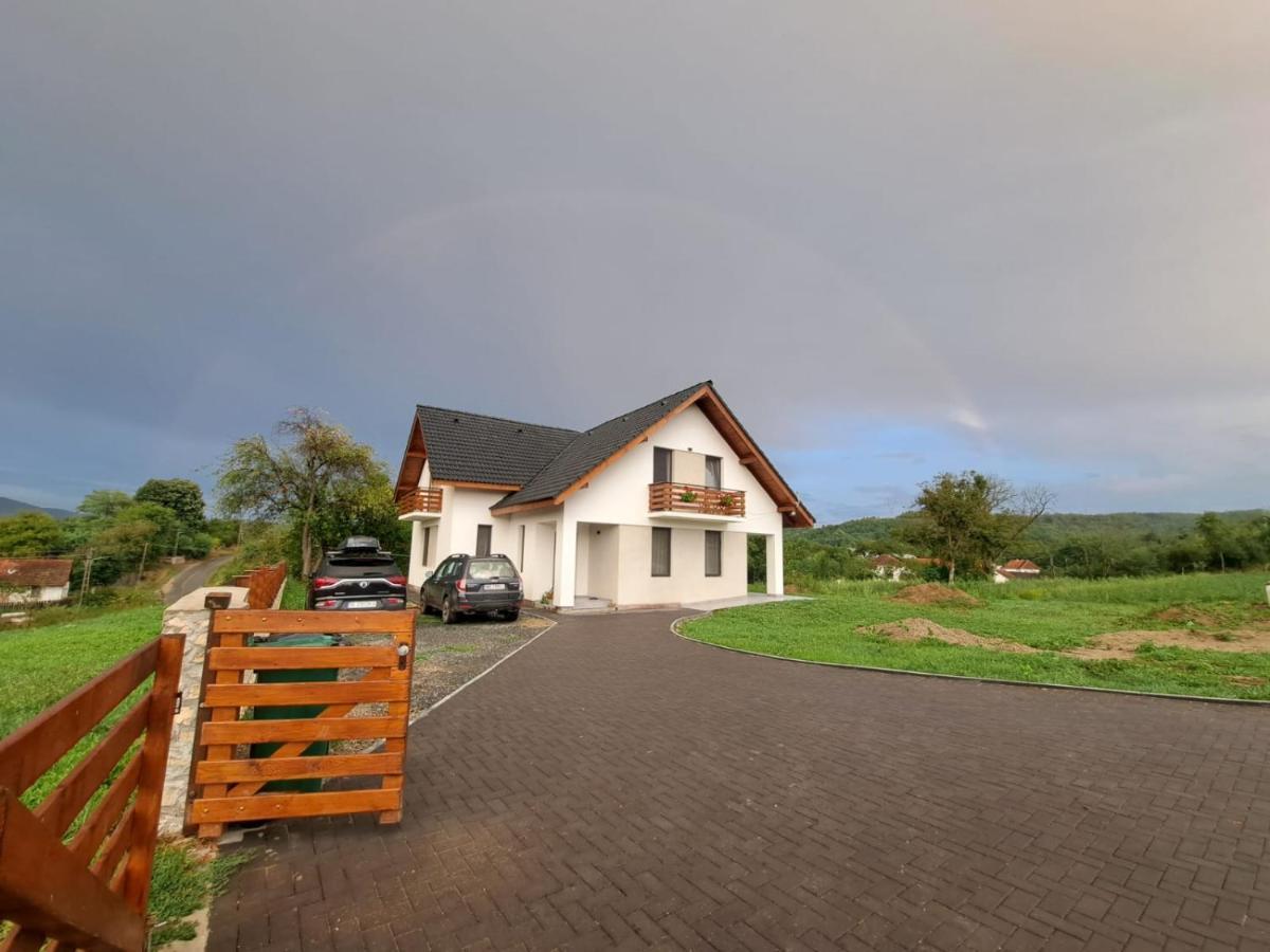 Eco Familia Hotel Pojoga Екстериор снимка